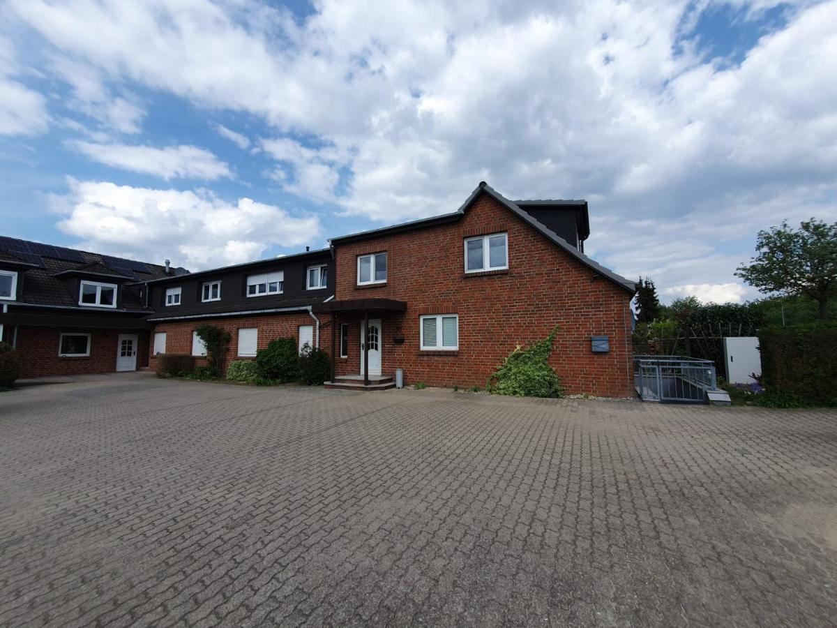 Neumuhler Hof: Stylish Lenia With Free Parking Apartment Schwerin (Mecklenburg-Vorpommern)