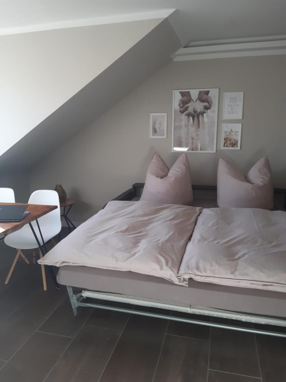 Neumuhler Hof: Stylish Lenia With Free Parking Apartment *