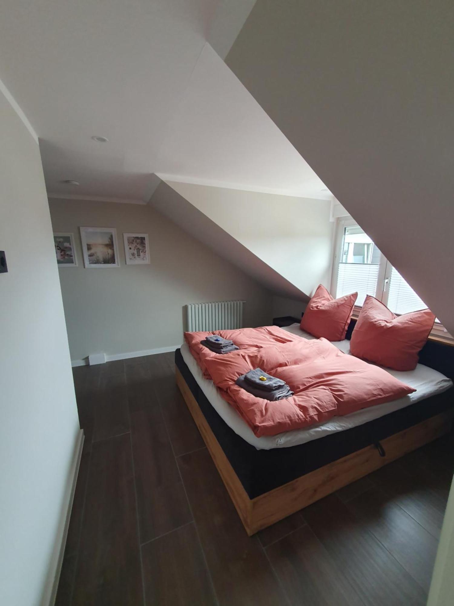 Neumuhler Hof: Stylish Lenia With Free Parking Apartment *