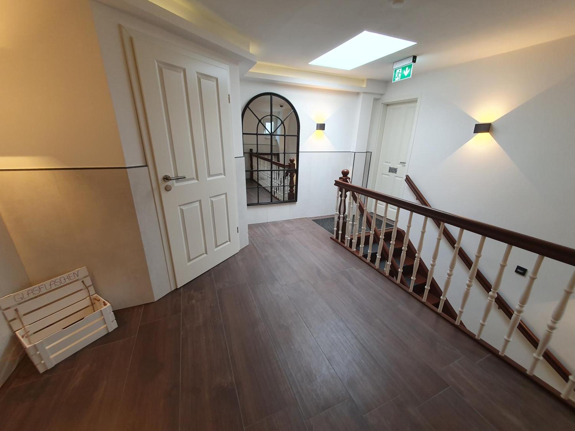 Neumuhler Hof: Stylish Lenia With Free Parking